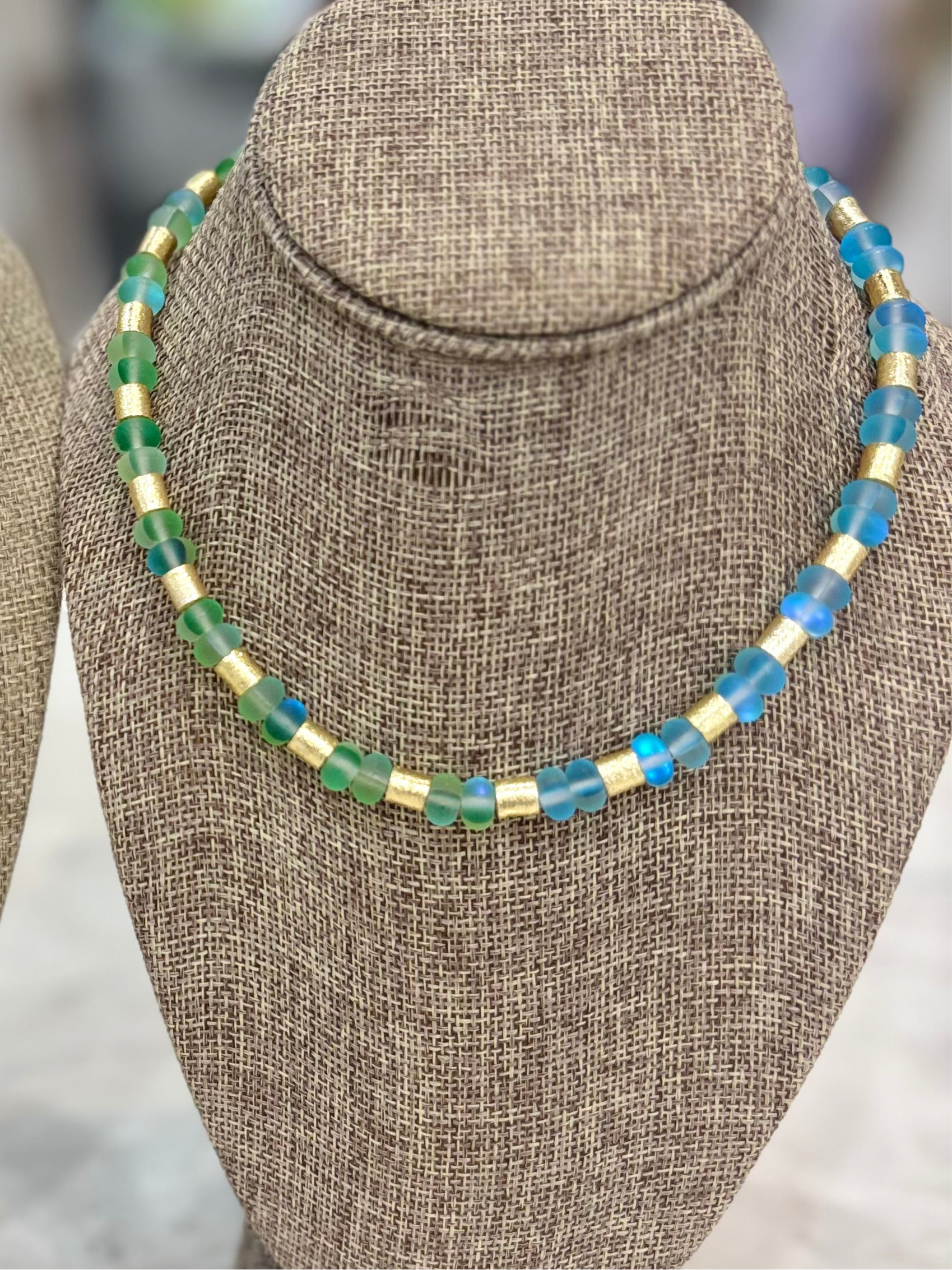 Iridescent Manhattan Collar
