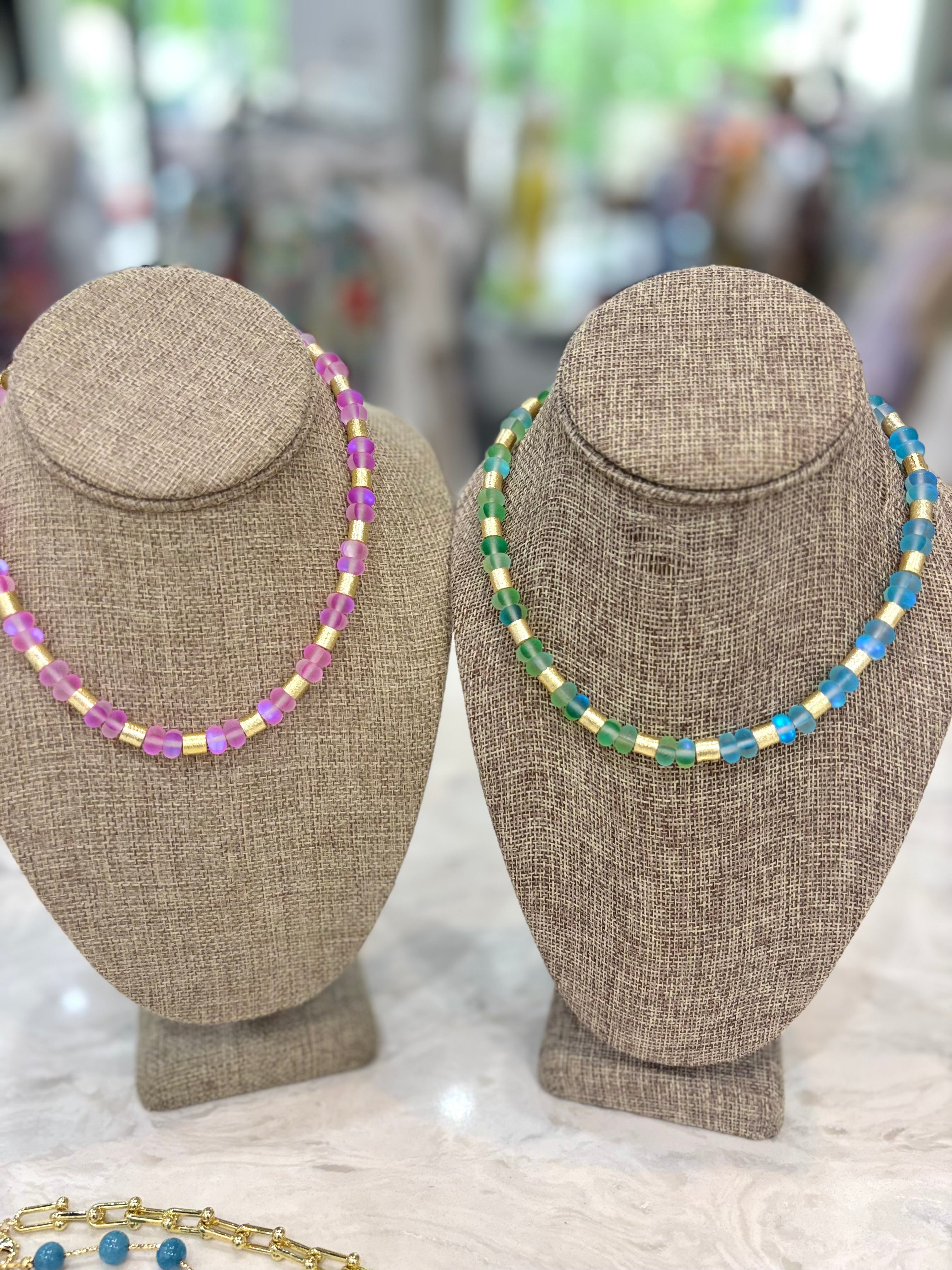 Iridescent Manhattan Collar